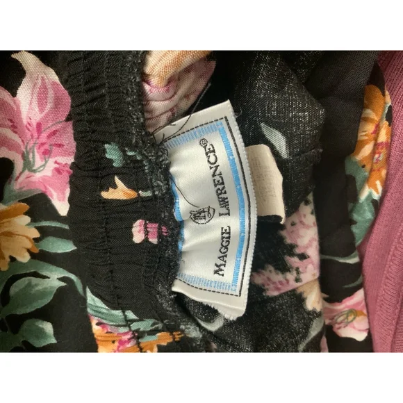 Maggie Lawrence black floral full skirt. Rayon material. Size 26 - Picture 4 of 5